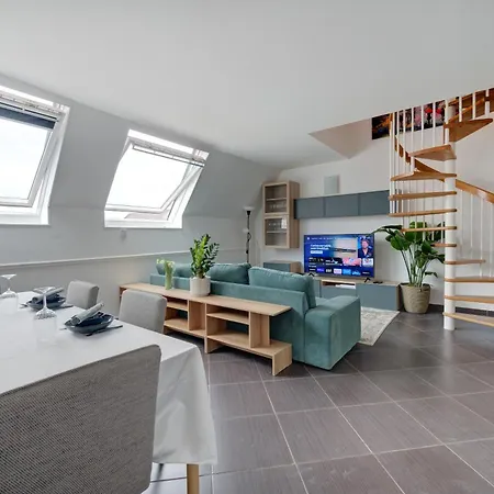 Lägenhet T4 Duplex - Climatiseur Mobile - Parking Securise - Proche Centre